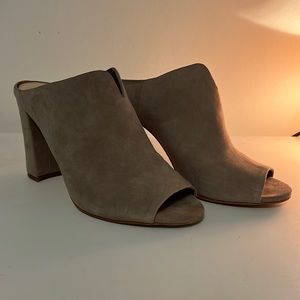 Vince Camuto open-toe Tan Suede Heels